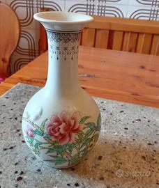 vaso in porcellana cinese "famille rose"