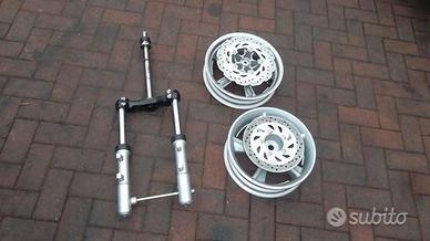 X Majesty s 125 '14: forcella cerchio dischi