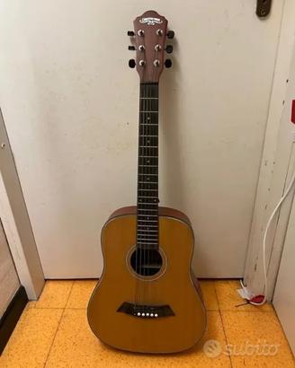 Chitarra acustica carvan
