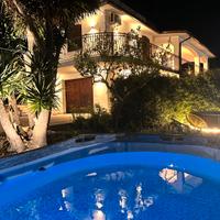 Villa con piscina a Trabia estate 2026