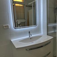 Mobile bagno con specchio a led