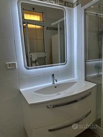 Mobile bagno con specchio a led