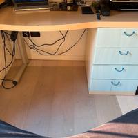 Tavolo studio con cassettiera e sedia