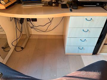 Tavolo studio con cassettiera e sedia