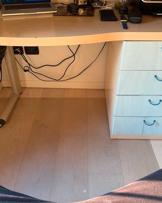 Tavolo studio con cassettiera e sedia