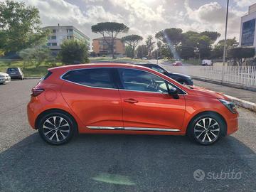Clio 5 serie full hybrid anno 2023 30.000 km