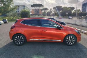 Clio 5 serie full hybrid anno 2023 30.000 km