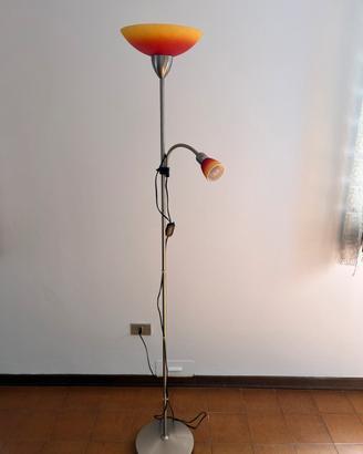 Piantana da terra con lampada da lettura orientabi