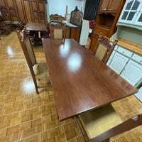 Tavolo in legno con 6 sedie