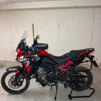 Africa Twin 1100 full Akrapovic