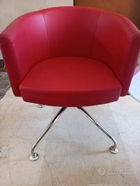 Poltroncina in pelle rossa