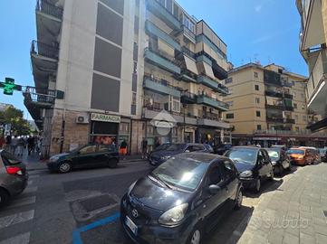 NEGOZIO A NAPOLI