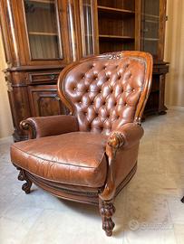 Coppia di poltrone capitonné in pelle cognac
