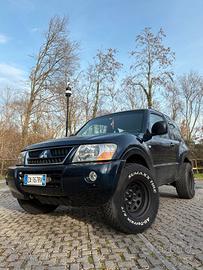 Mitsubishi Pajero III 2003 3p 2.5 tdi GL 115cv