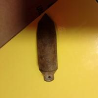 Filo a piombo vintage e martello da collezione.