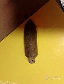 Filo a piombo vintage e martello da collezione.