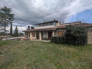 Villa di 380 m² con più di 5 locali e box auto a G