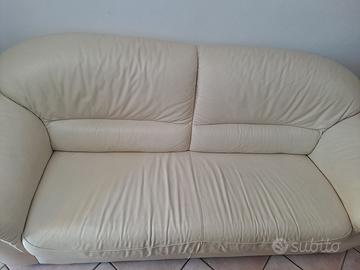 Divano in pelle colore beige