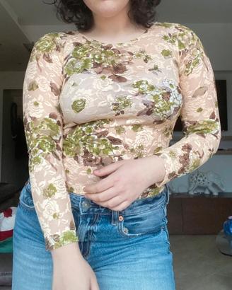 Maglia di pizzo con rose