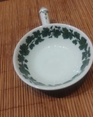 pezzo di porcellana antica 