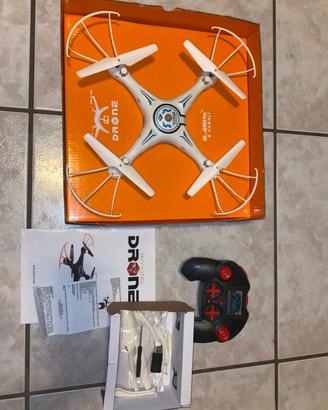 Drone giocattolo come nuovo