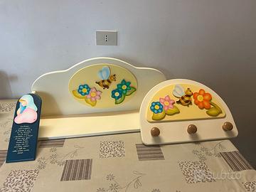 Mensola, attaccapanni, e quadretto