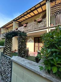 VILLA A SCHIERA A CALCI