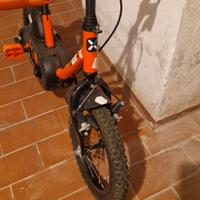 Bici arancione B twin 14'