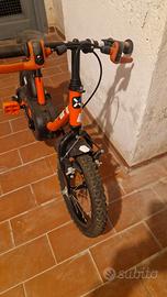 Bici arancione B twin 14'