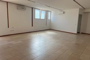 Ufficio open space con bagno.Climatizzato