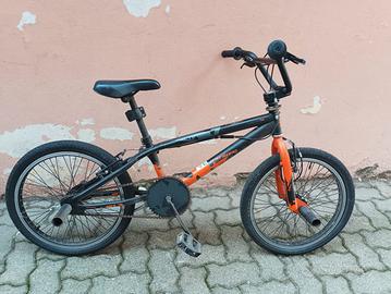 Bicicletta Montana Wax 20" BMX freestyle.