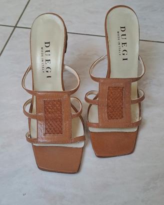 sandali in pelle con tacchi alti 