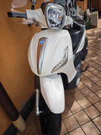 Piaggio Beverly 350 