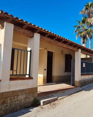 Triscina villa 5 vani a 160 metri dal mare