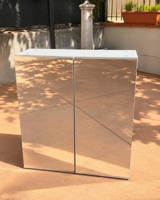 Mobiletto da bagno con specchio