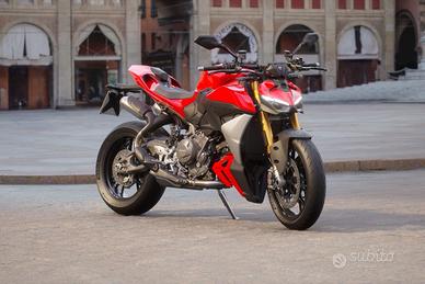 DUCATI STREETFIGHTER V2S