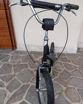 Monopattino gommato con freni v brake