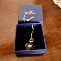 Collana Swarovski ciondolo a cuore viola e pavé.