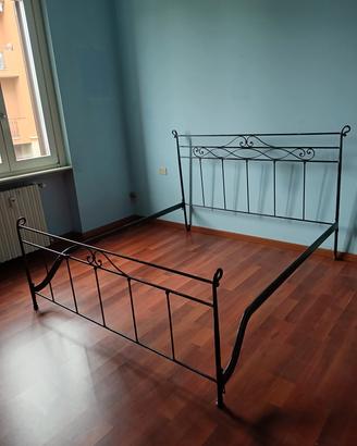 Letto matrimoniale in ferro battuto 