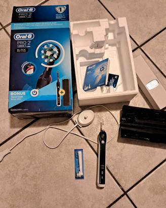 Spazzolino elettrico Oral-B Pro 2 2500 nero