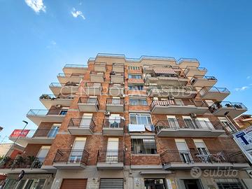 4 vani in palazzo signorile in centro libero