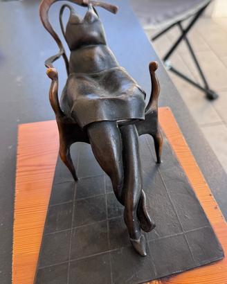 Scultura bronzo Gloria Argelés “Donna in poltrona”
