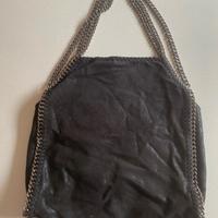 Borsa nera con catene