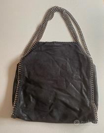 Borsa nera con catene