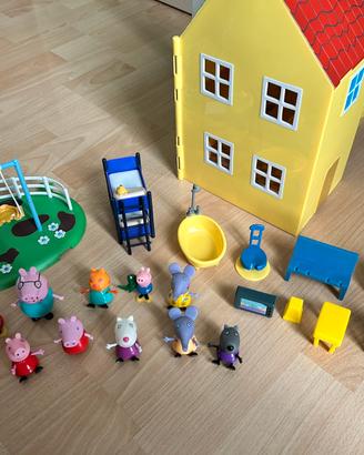 Casa di peppa pig e giardino