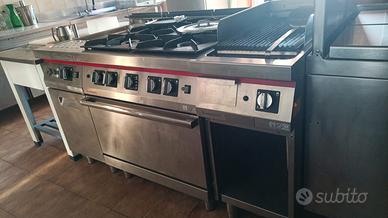 CUCINA INDUSTRIALE IN TRE BLOCCHI