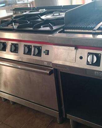 CUCINA INDUSTRIALE IN TRE BLOCCHI