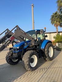 New Holland T5.115 con caricatore frontale