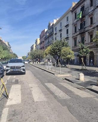NEGOZIO A NAPOLI
