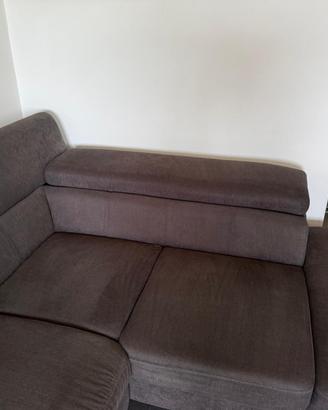 Divano angolare grigio con letto estraibile